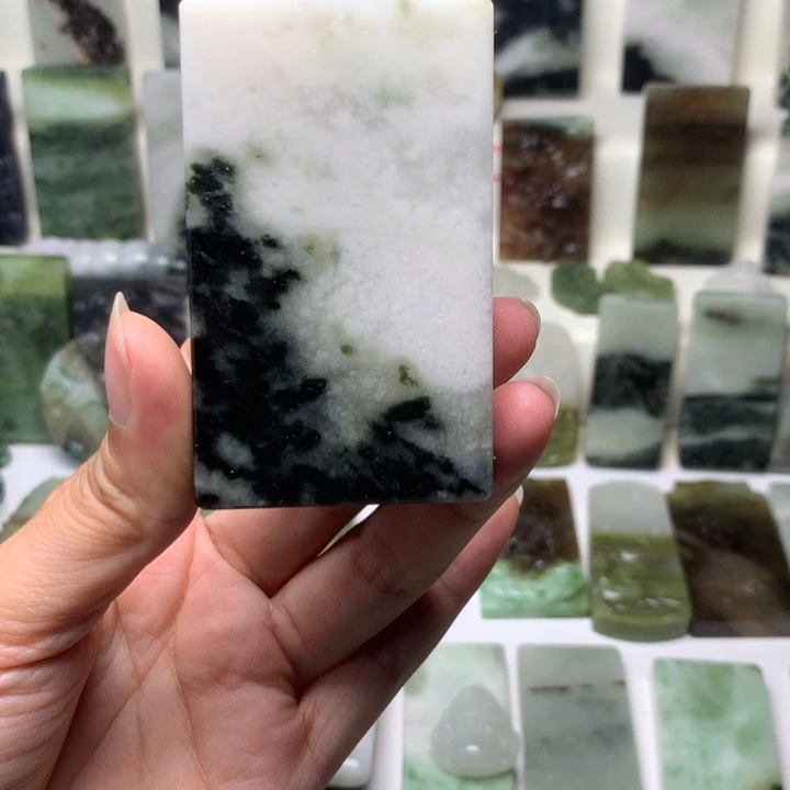 独山玉足铂镶嵌颈饰