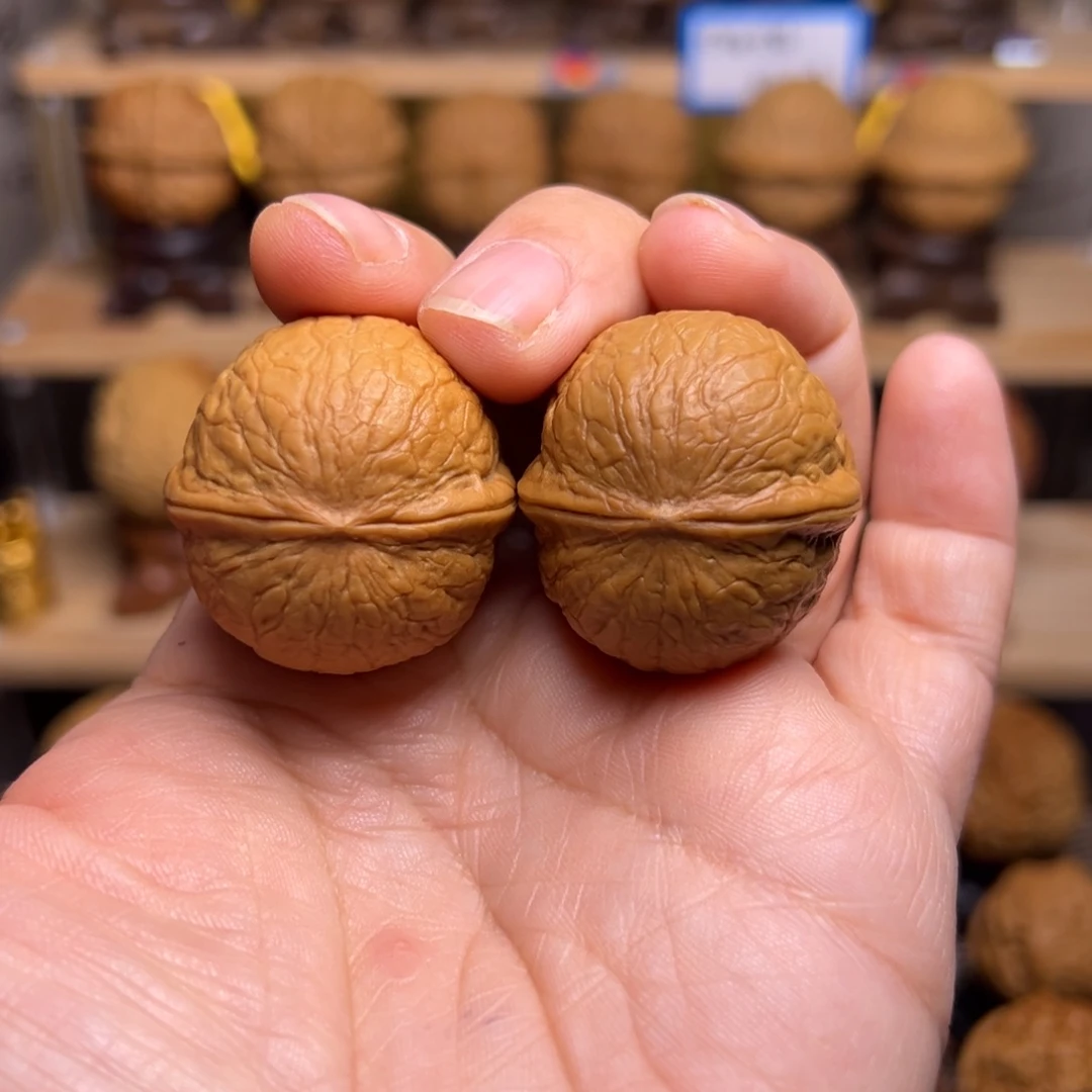 鸭***鱼把件文玩核桃4w皮皮球33尺