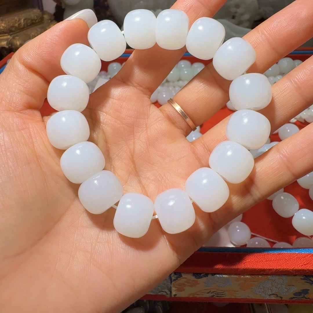 和田玉未镶嵌把件