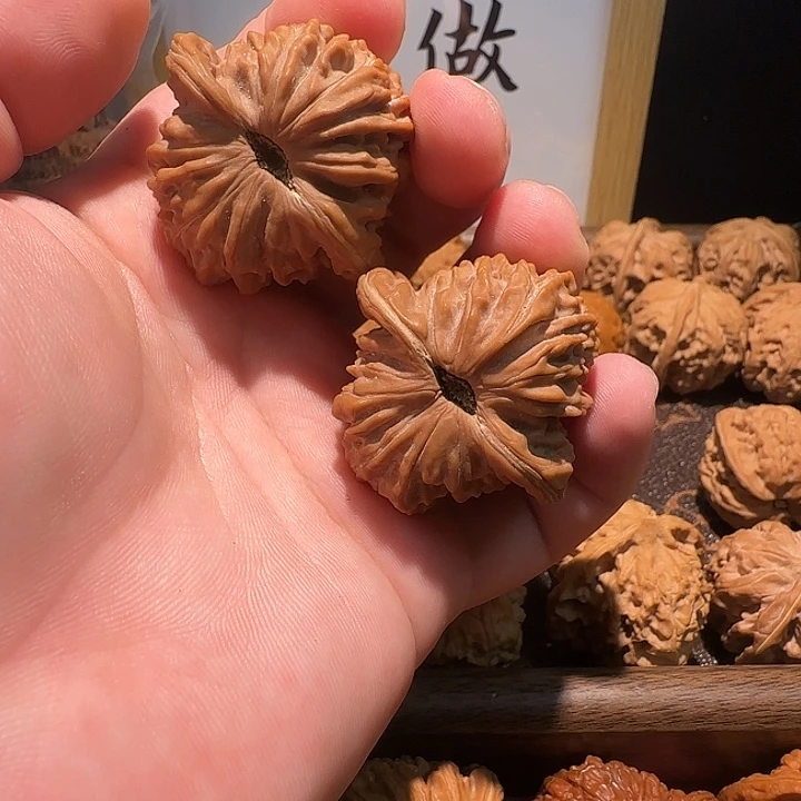 文玩核桃吊坠三角楼子底