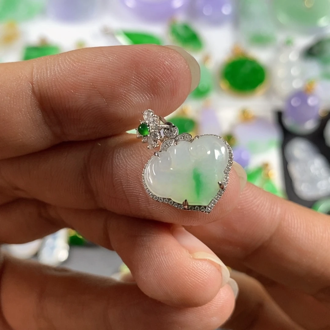 翡翠颈饰18K金镶嵌翡翠