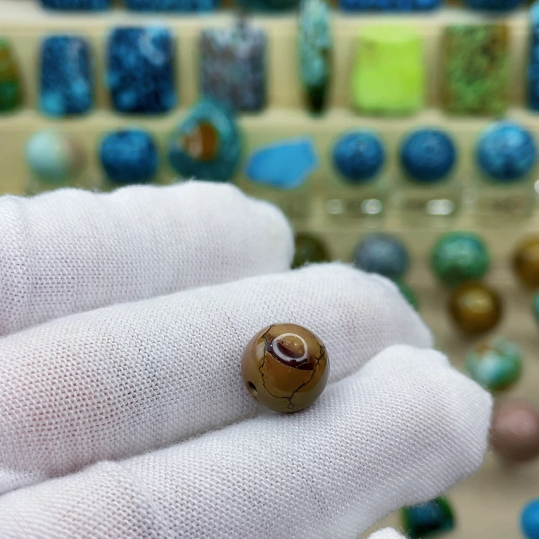 未镶嵌绿松石颈饰