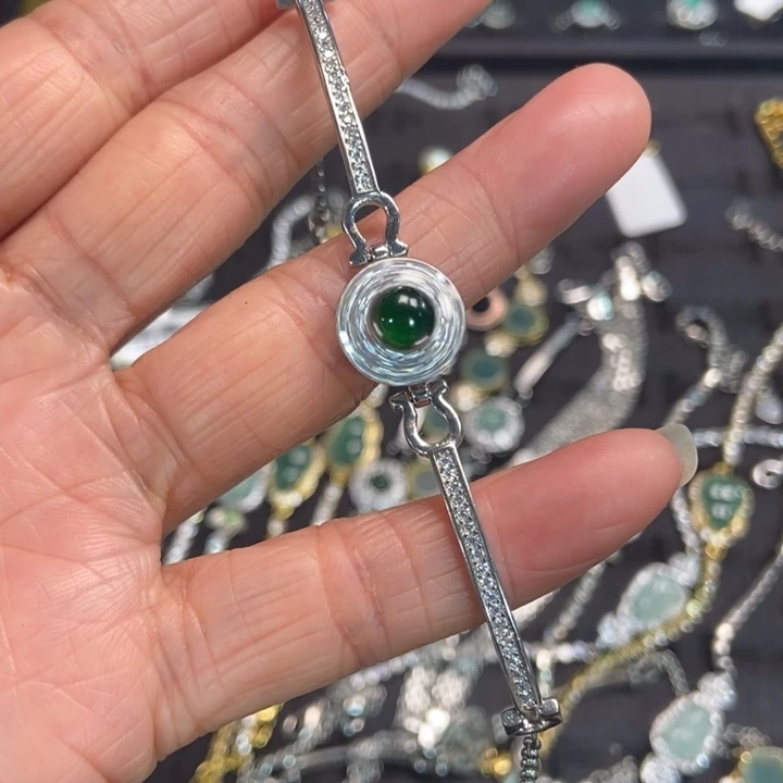 翡翠未镶嵌颈饰手链