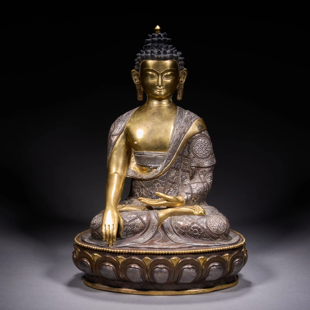 Lot034 20世纪铜鎏金嵌银释迦牟尼造像