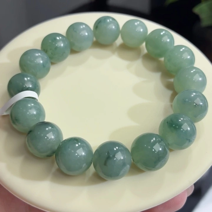 翡翠未镶嵌手链冰胶绿底飘花卡13.5