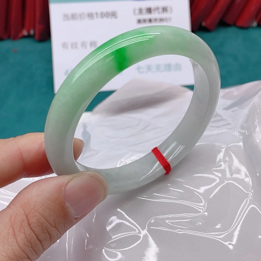 翡翠手镯未镶嵌Y****73333333333