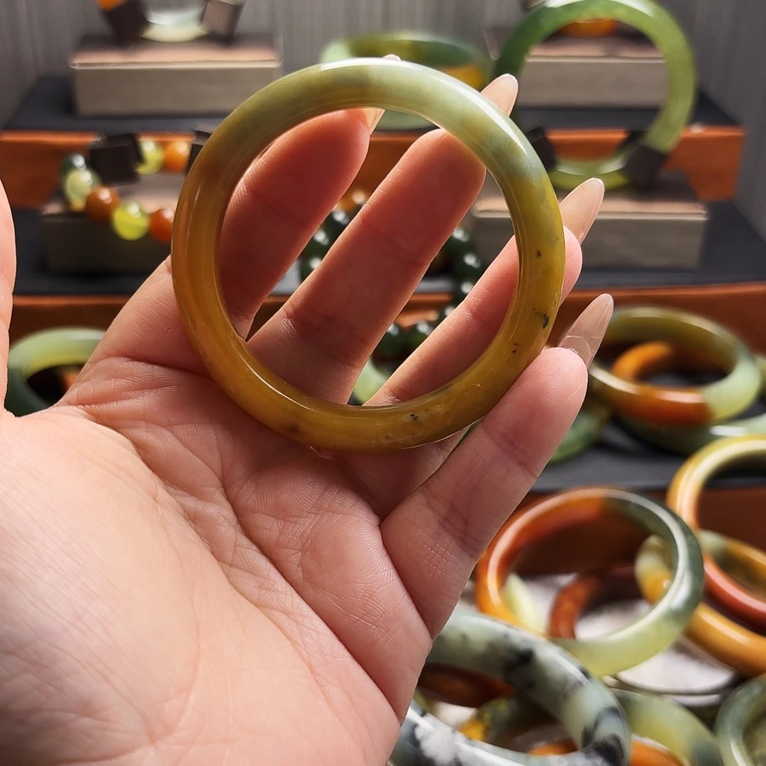 蛇纹石玉未镶嵌手镯