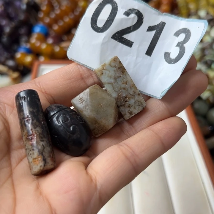 X***B和田玉（糖玉）未镶嵌颈饰