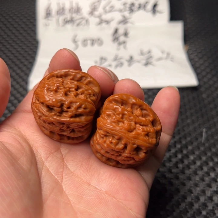 文玩核桃吊坠37白狮子