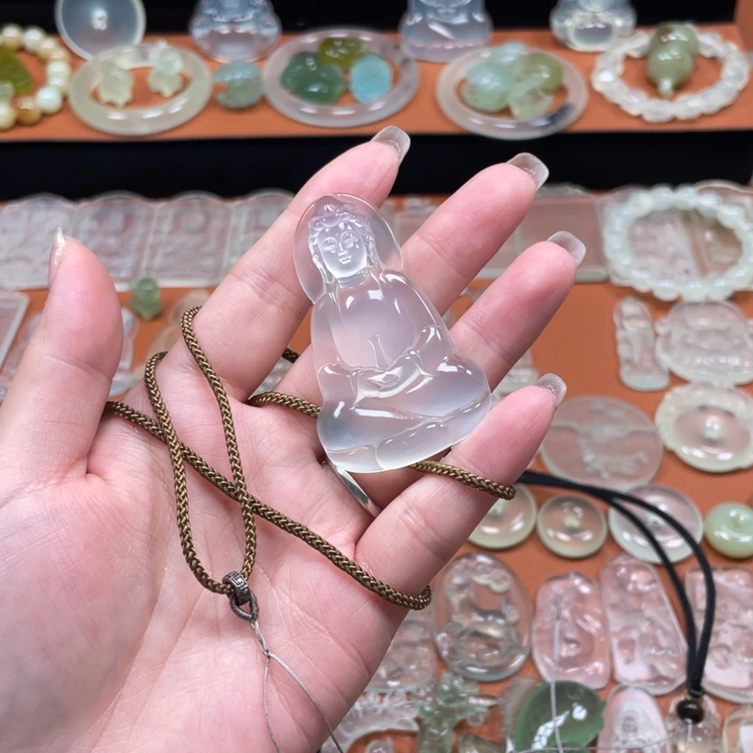 笑***尘蛇纹石玉未镶嵌颈饰