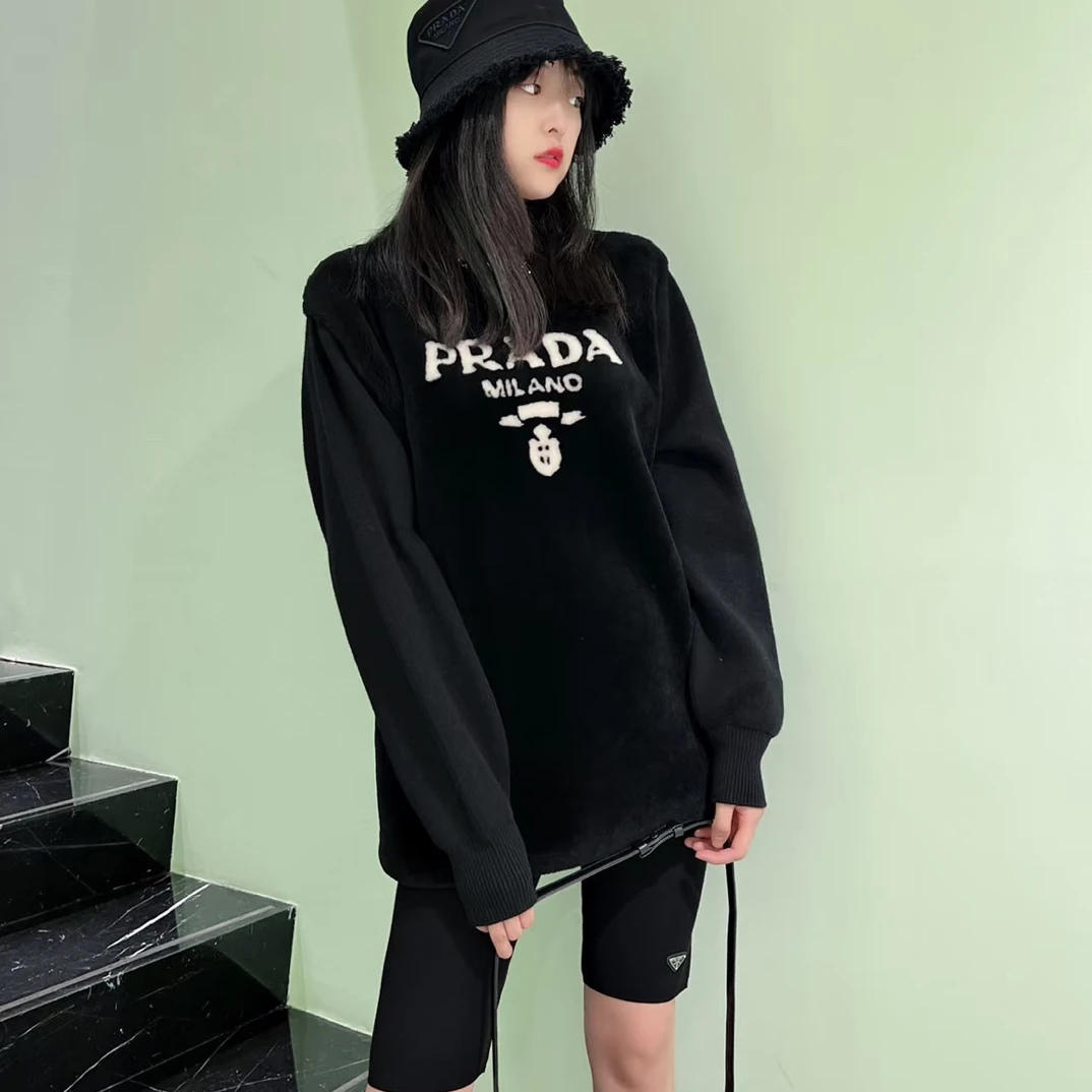 99新 Prada/普拉达 黑色 羊羔毛 长袖 卫衣 42码