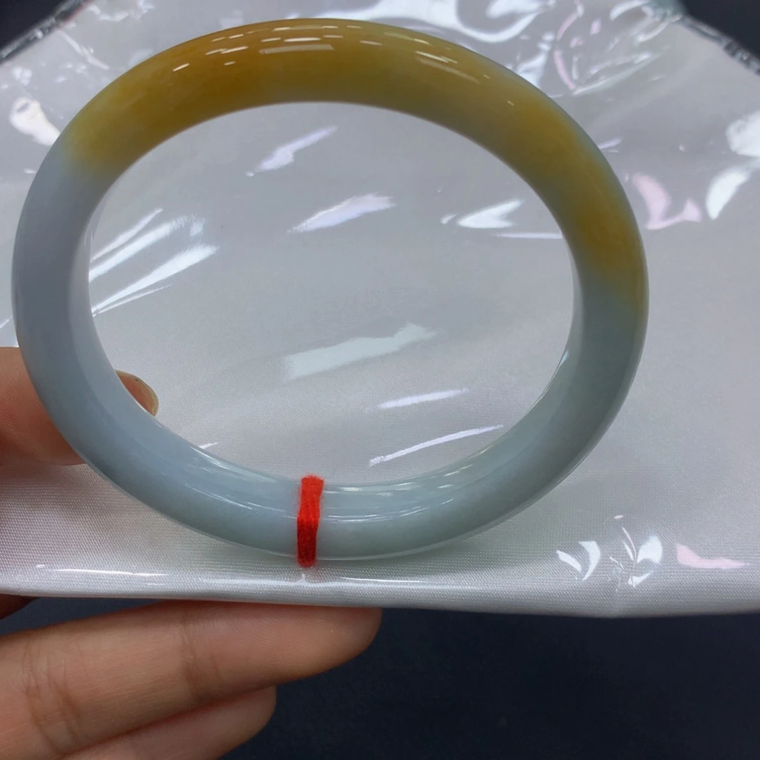 翡翠手镯未镶嵌翡翠