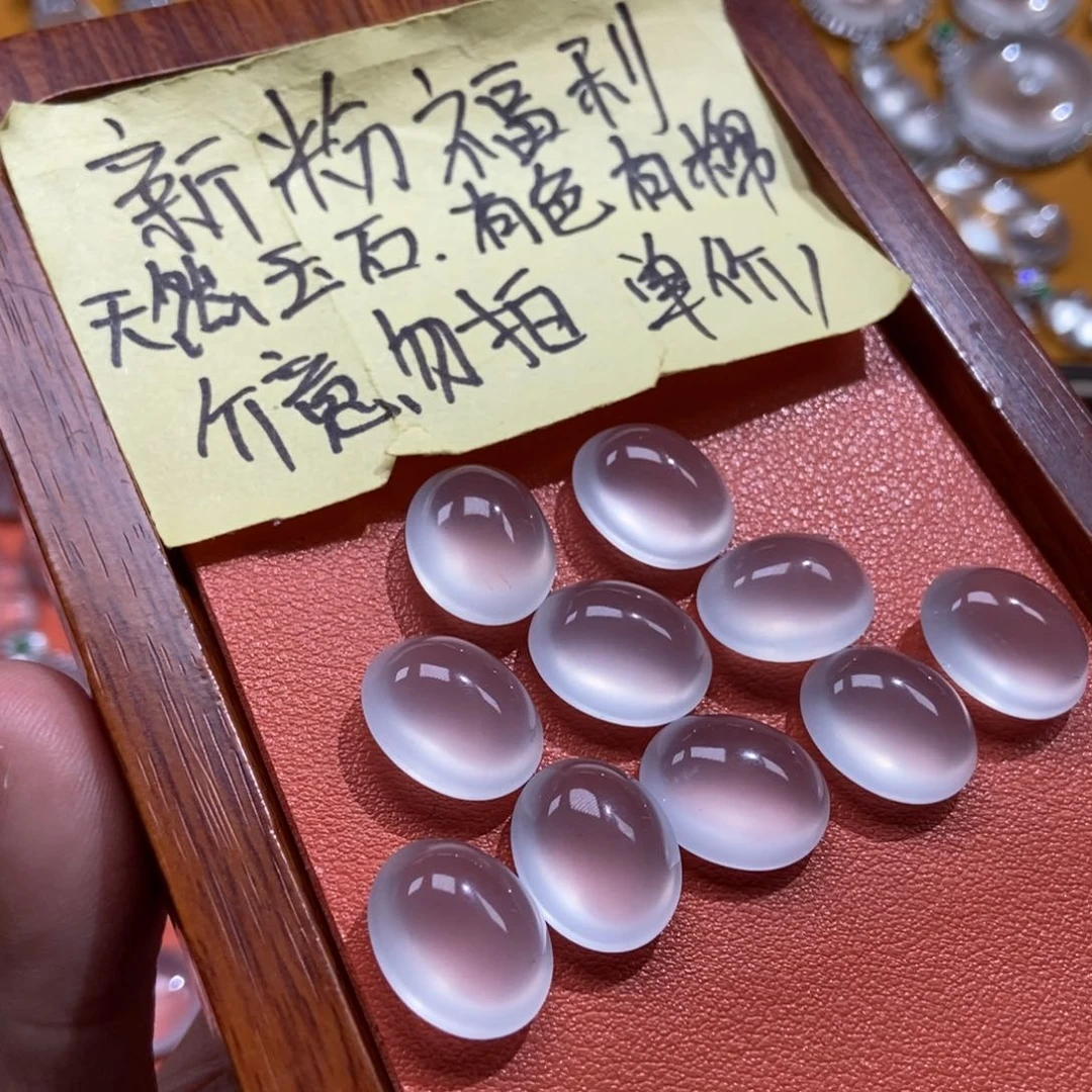 石英质玉未镶嵌颈饰