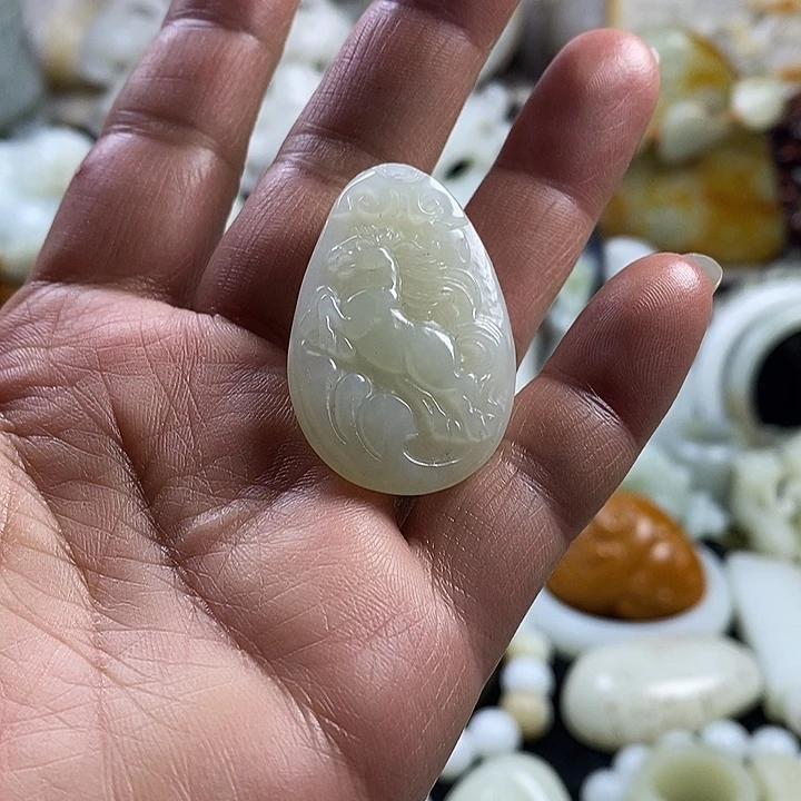 和田玉未镶嵌把件