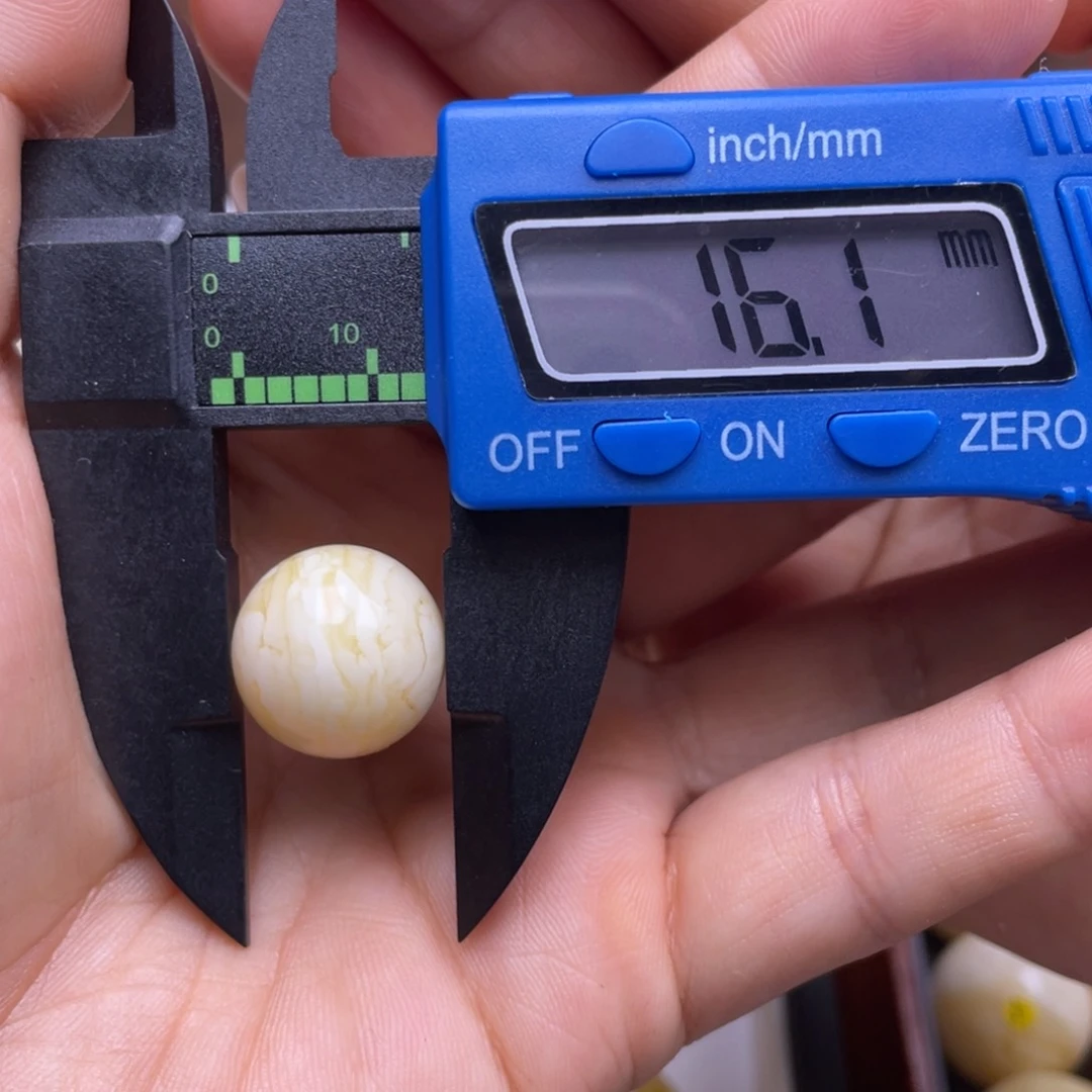 未镶嵌颈饰琥珀行**路纯天然