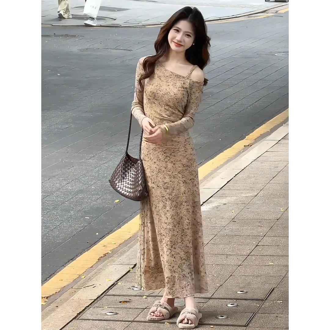 菜菜【鎏金岁月】法式气质斜肩露肩长袖连衣裙女秋季收腰显瘦长裙