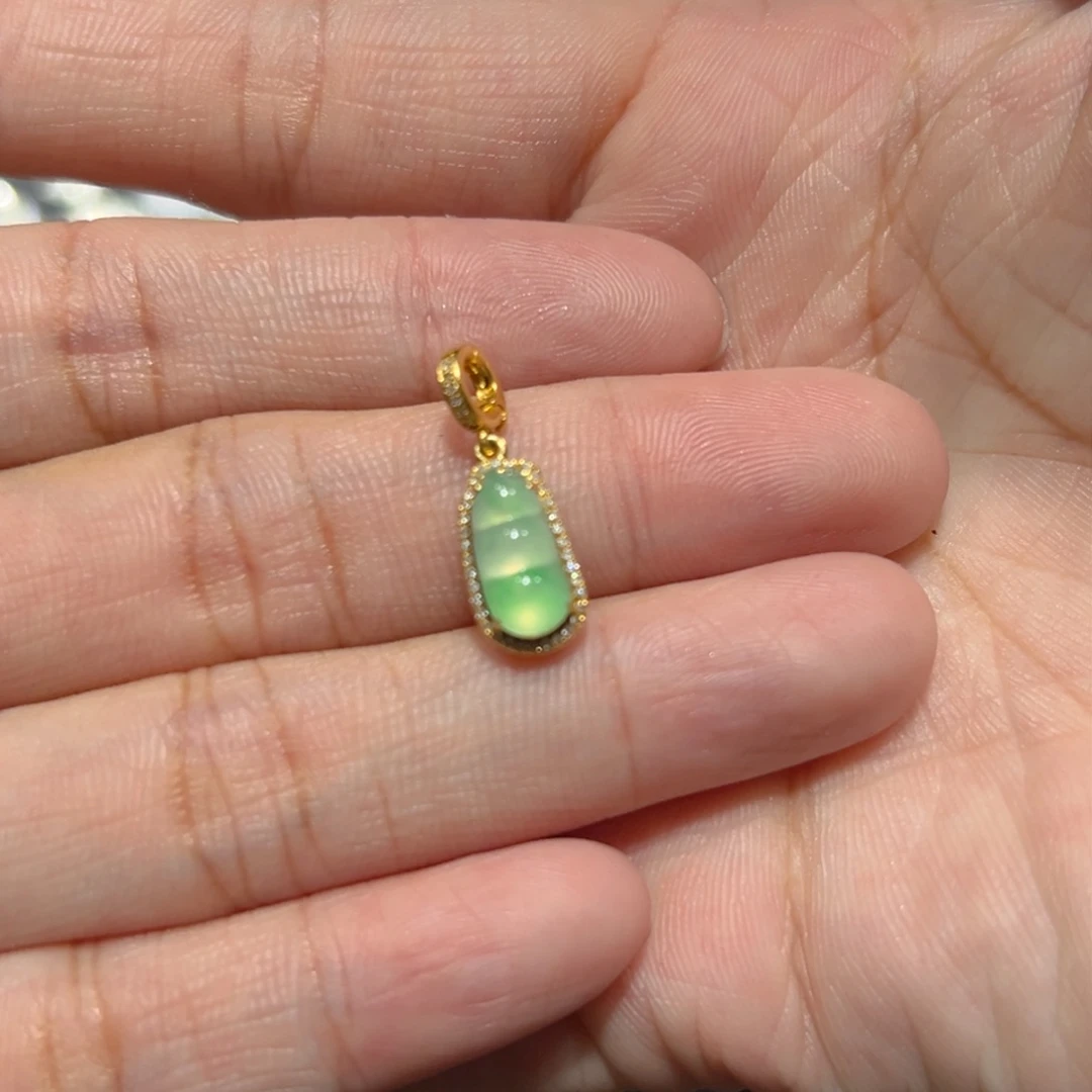 翡翠颈饰18K金镶嵌吊坠