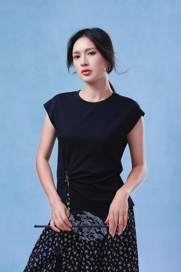 女装常规款薄款显瘦透气圆领修身