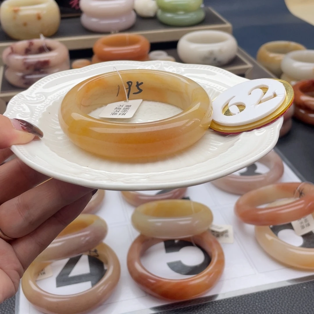 石英质玉未镶嵌手镯