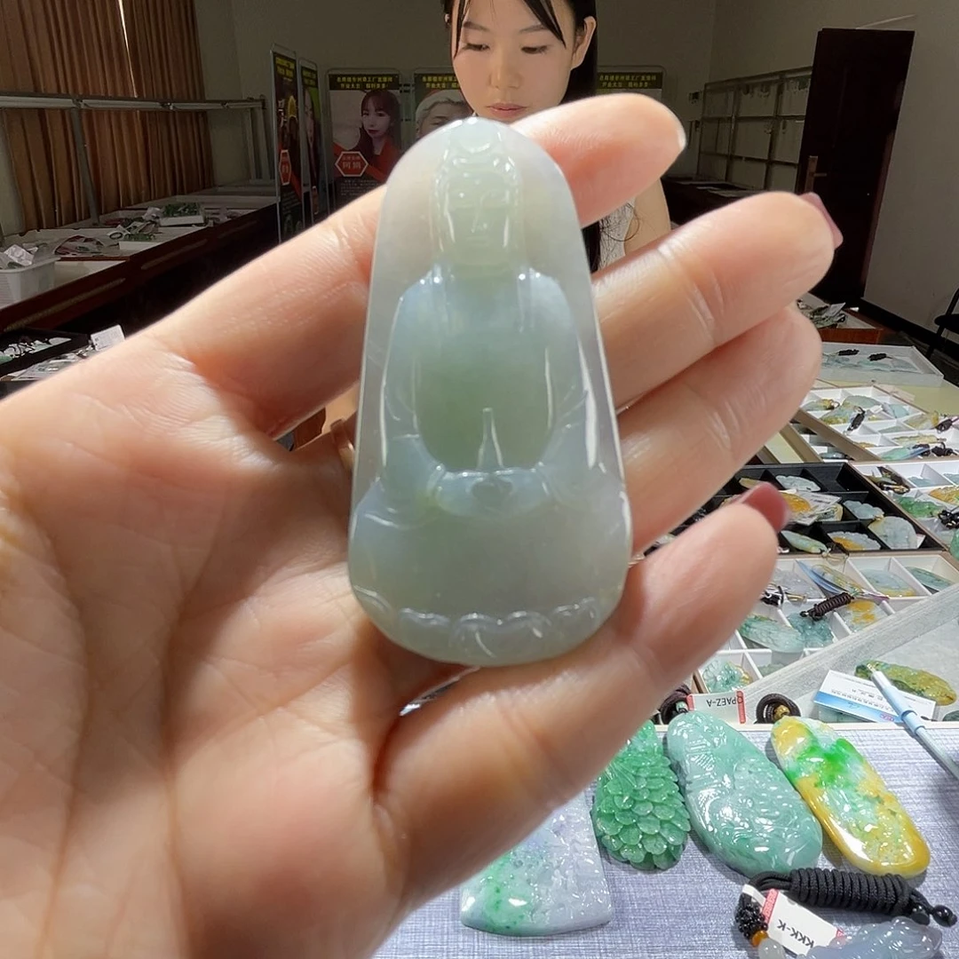 翡翠未镶嵌颈饰一个