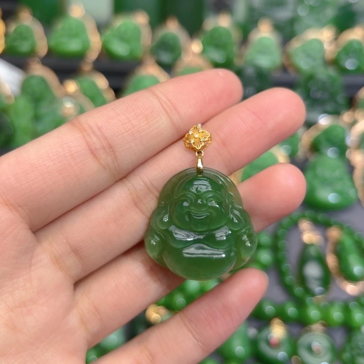 颈饰18K金镶嵌和田玉（碧玉）