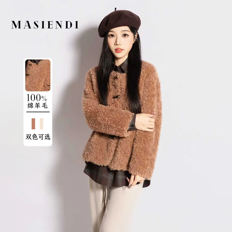 玛丝恩迪短款纯色通勤风牛角扣圆领保暖女短外套冬季430119秋冬
