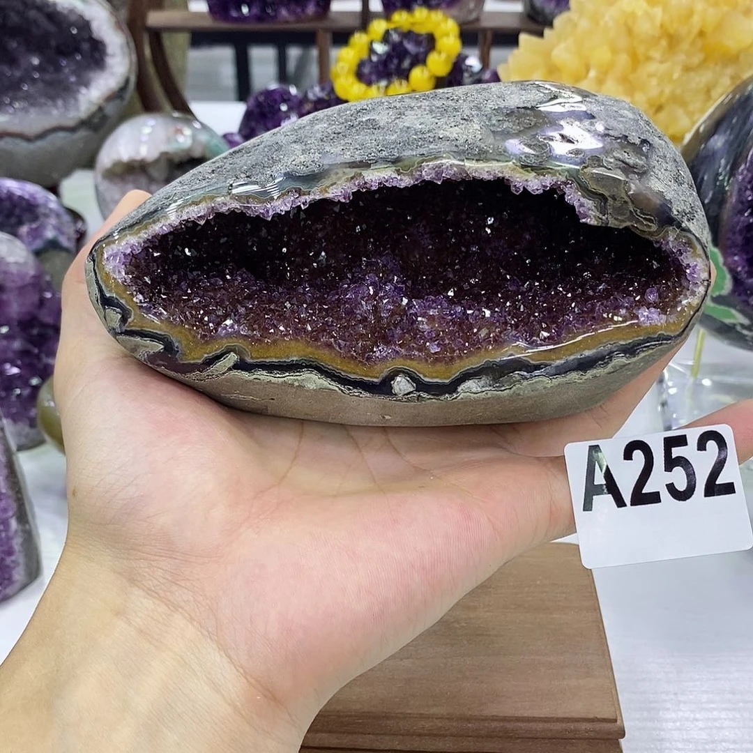 紫晶未镶嵌大型摆件（非配饰）