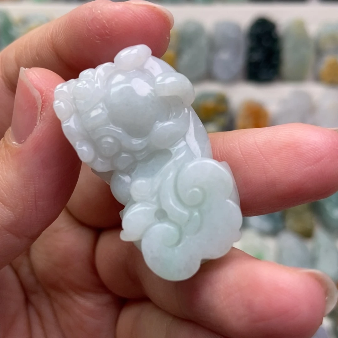 翡翠吊坠(赠链)未镶嵌