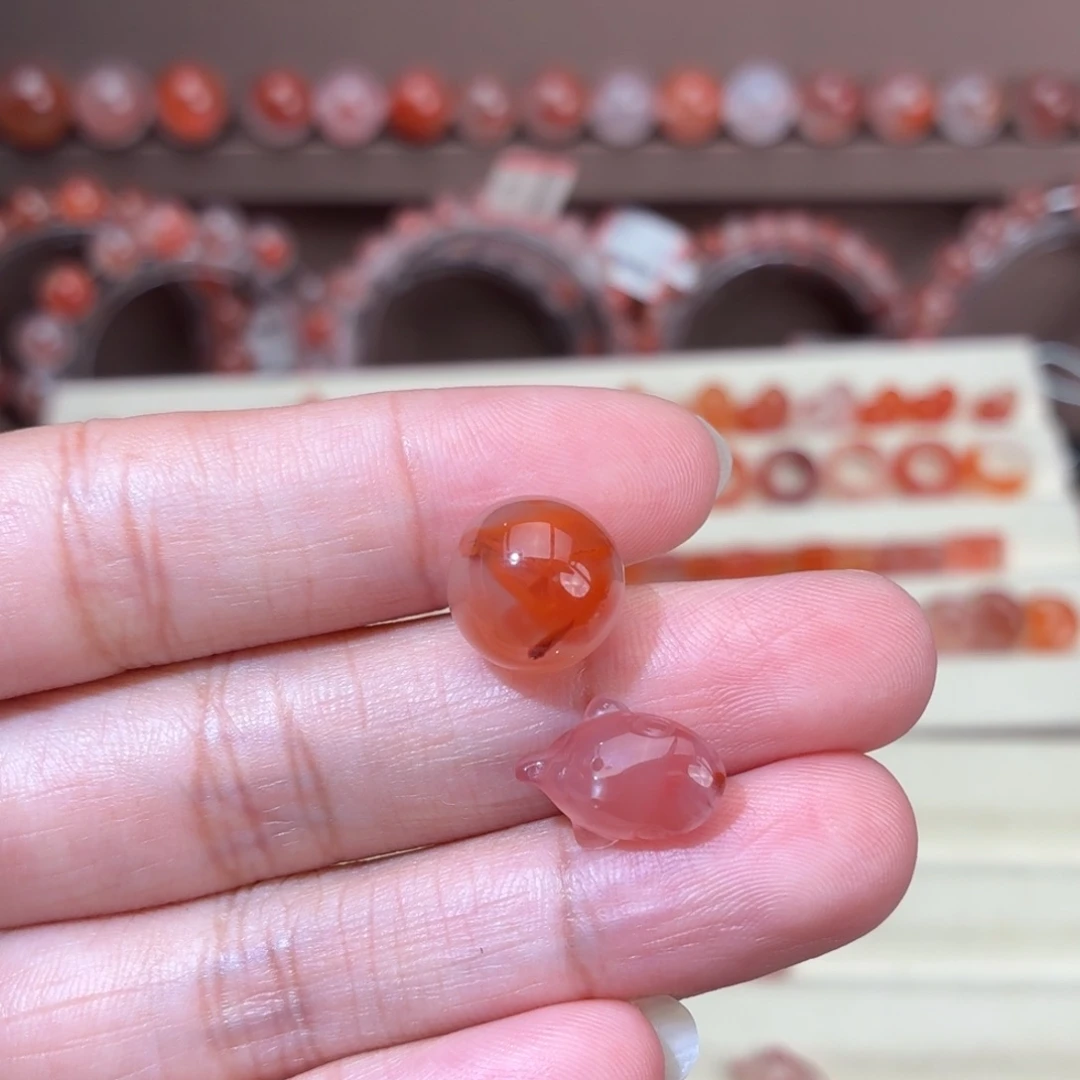 雾***尽未镶嵌川料南红玛瑙单珠卡12+鲨鱼