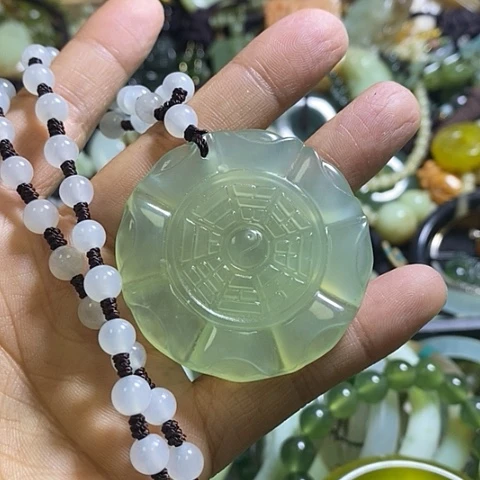 岫玉未镶嵌颈饰挂件