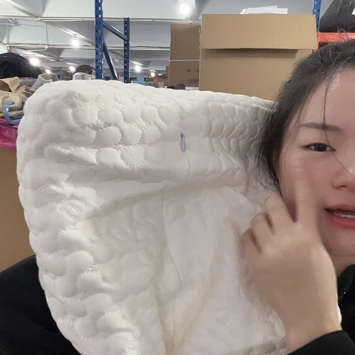 乳胶枕发1个啦啦啦