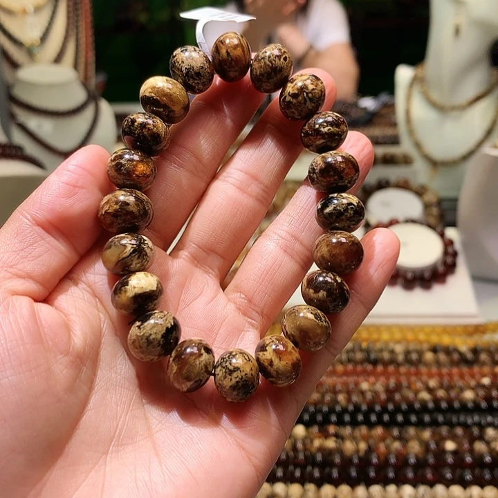 @***来未镶嵌琥珀手串今天