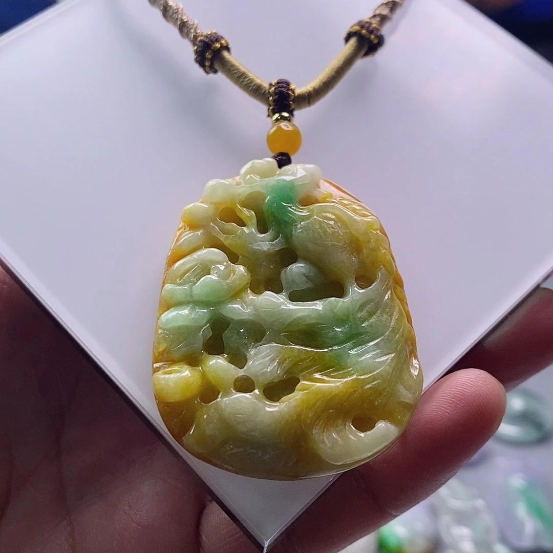 翡翠未镶嵌吊坠(赠链)