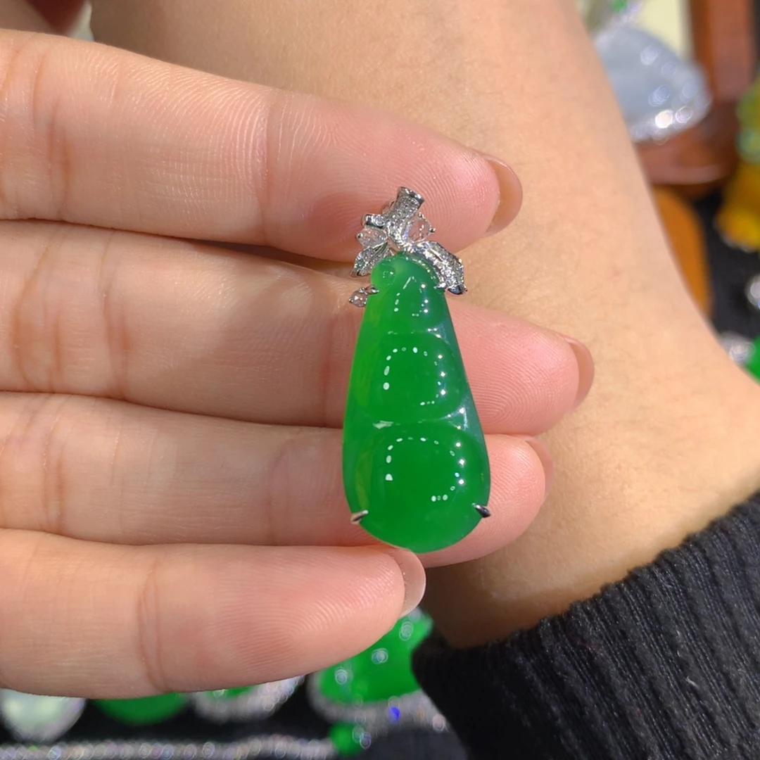 翡翠18K金镶嵌颈饰