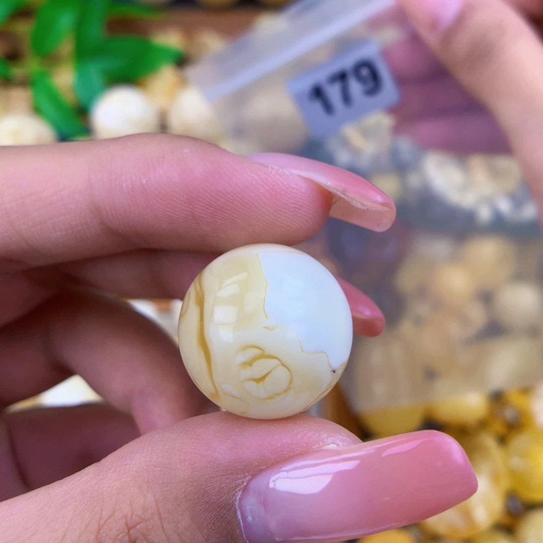 未镶嵌琥珀珠宝奇石18.6 粉