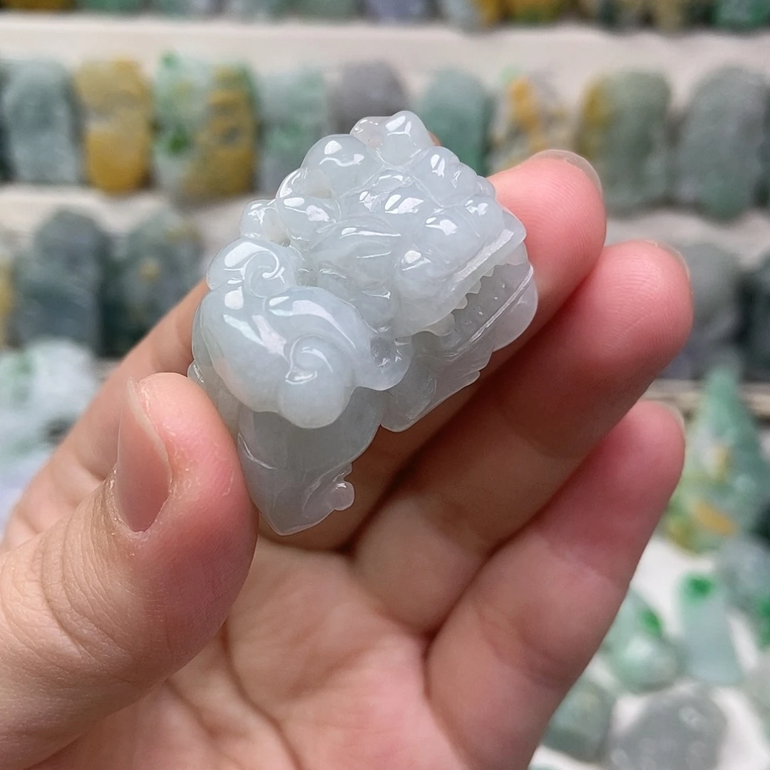 翡翠未镶嵌吊坠(赠链)
