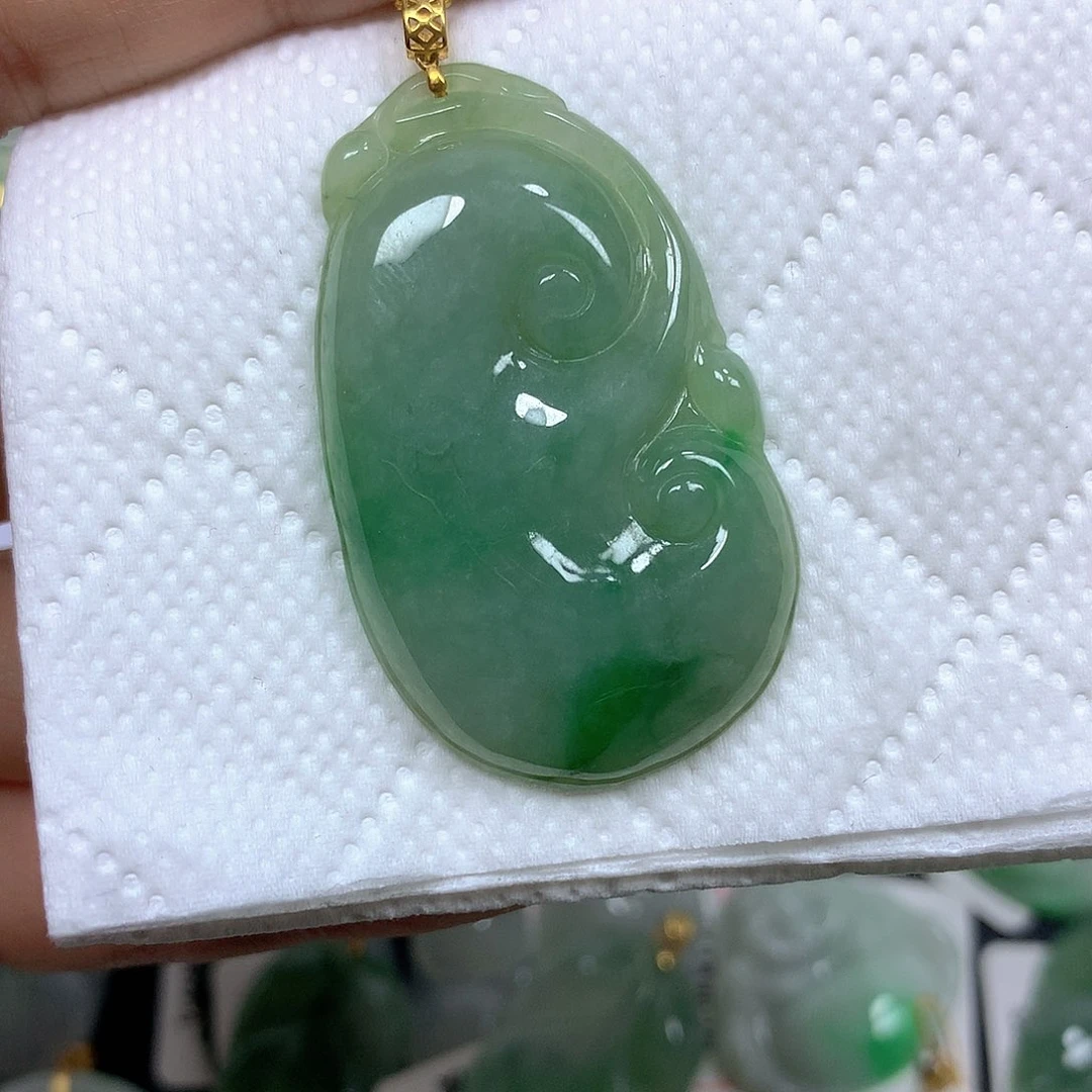 用***2翡翠18K金镶嵌颈饰挂件