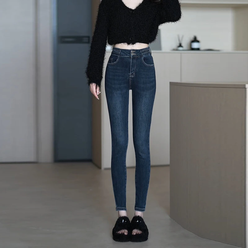高腰双扣小脚牛仔裤女2025年早春新款设计感修身显瘦弹力铅笔裤子