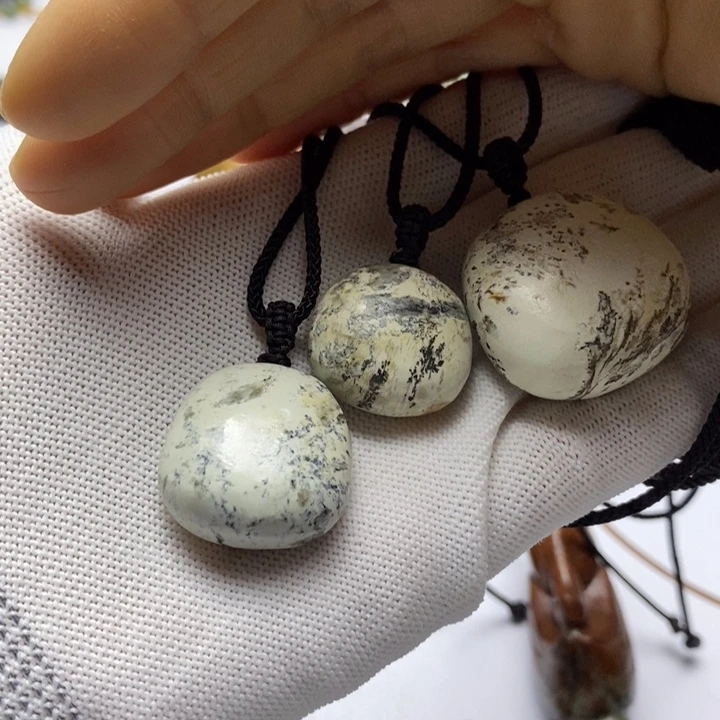 岫岩河磨玉（透闪石质玉）挂件未镶嵌呵*