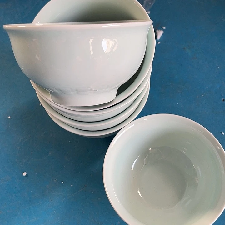 2***G瓷片青瓷五英寸上下花纹米饭碗六个，微瑕包邮