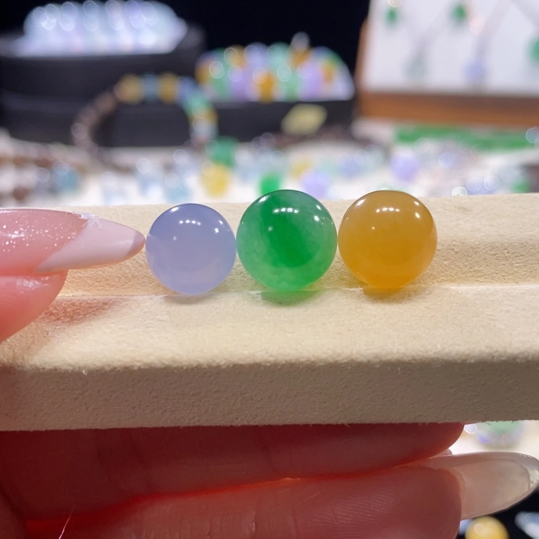 翡翠未镶嵌颈饰翡翠浓彩色系搭配