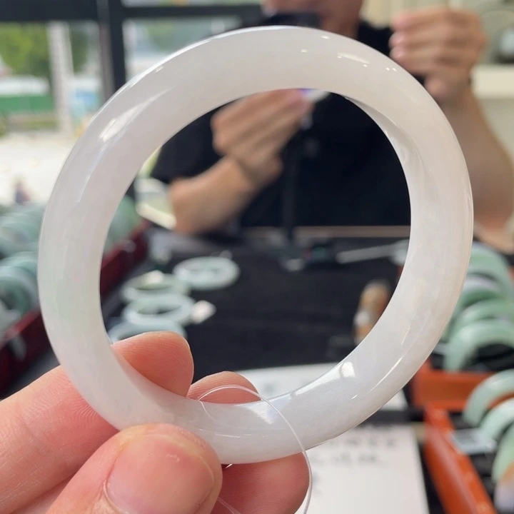 翡翠未镶嵌手镯56.5