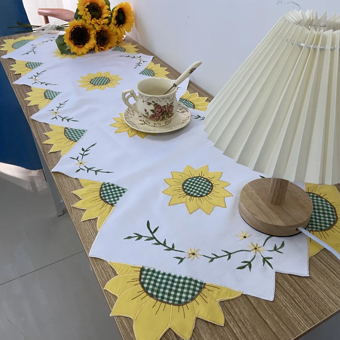 [听主播介绍]外贸刺绣镂空桌旗桌布盖巾方巾餐垫（王）