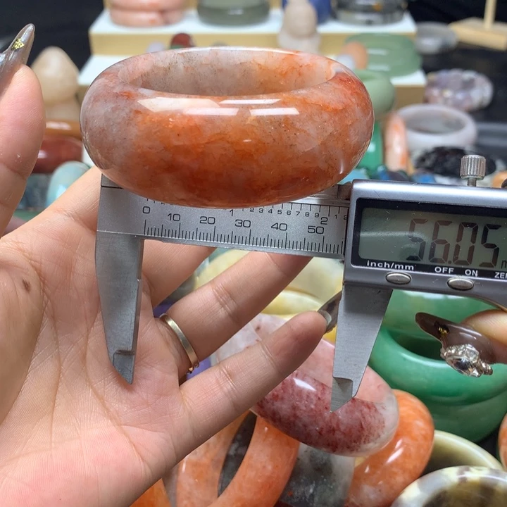 未镶嵌手镯石英质玉