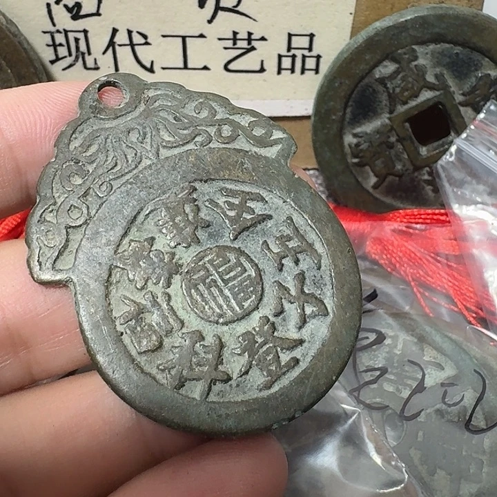 游***客铜现代工艺品花钱