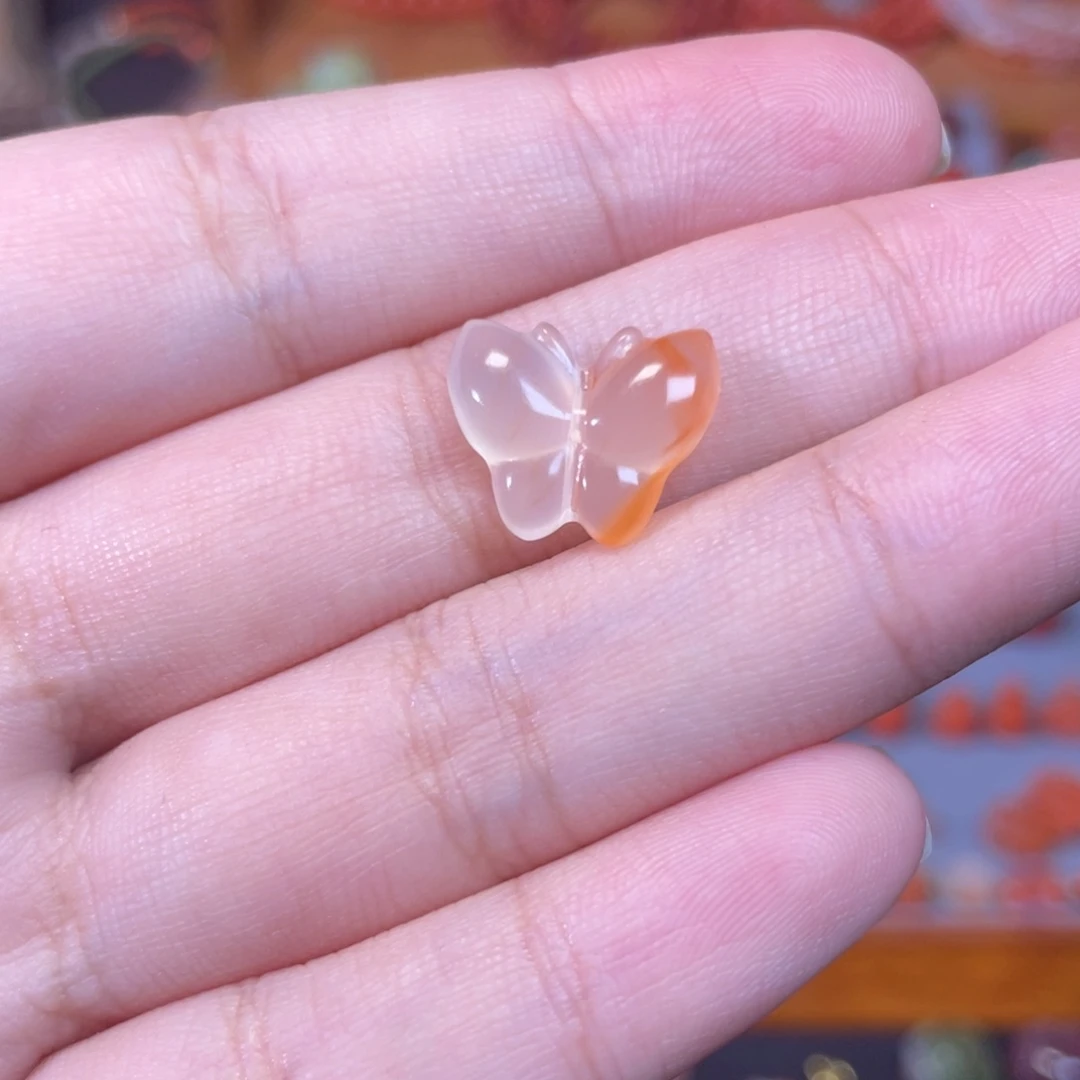 南红玛瑙未镶嵌蝴蝶
