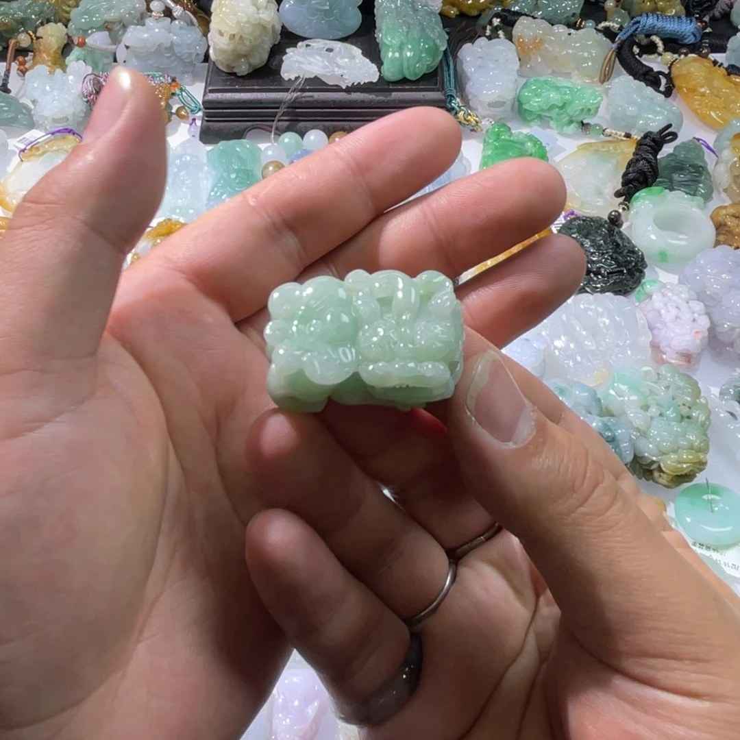 翡翠颈饰未镶嵌天然