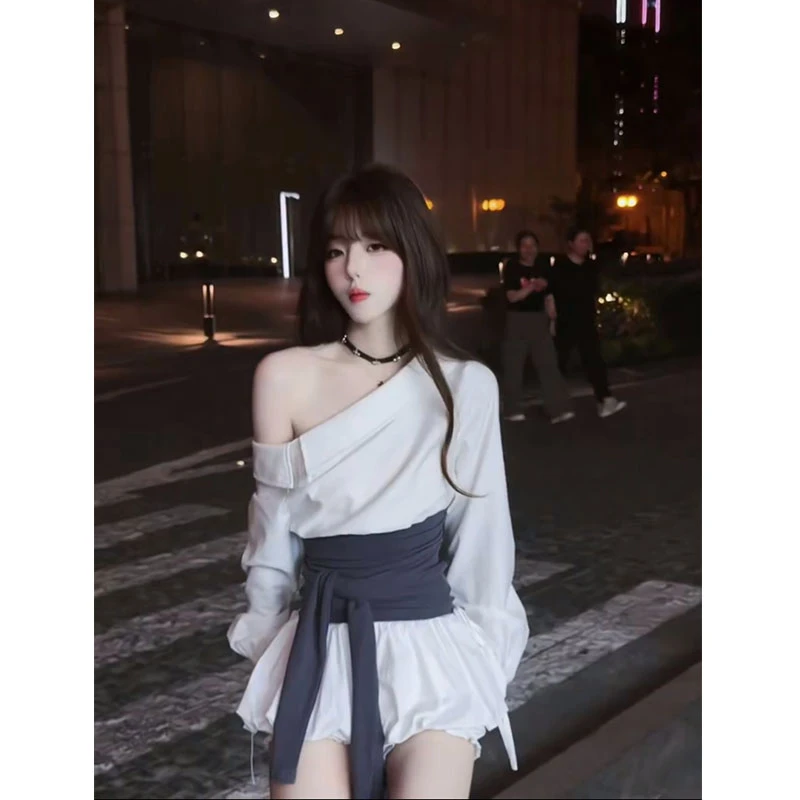 2025秋季新款法式性感斜肩辣妹长袖T恤上衣收腰设计花苞裙两件套