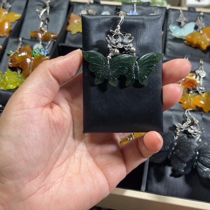 蛇纹石玉耳饰未镶嵌