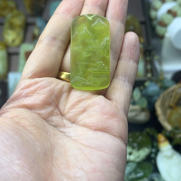 蛇纹石玉未镶嵌颈饰